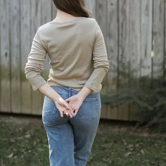 Neuflora Covington top in sage - Picture 2 of 9